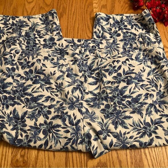 Coldwater Creek Capri Pants - Picture 5 of 11